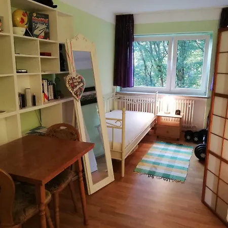 Comfortable, 5 Min To Station, Quick On Downtown Munich